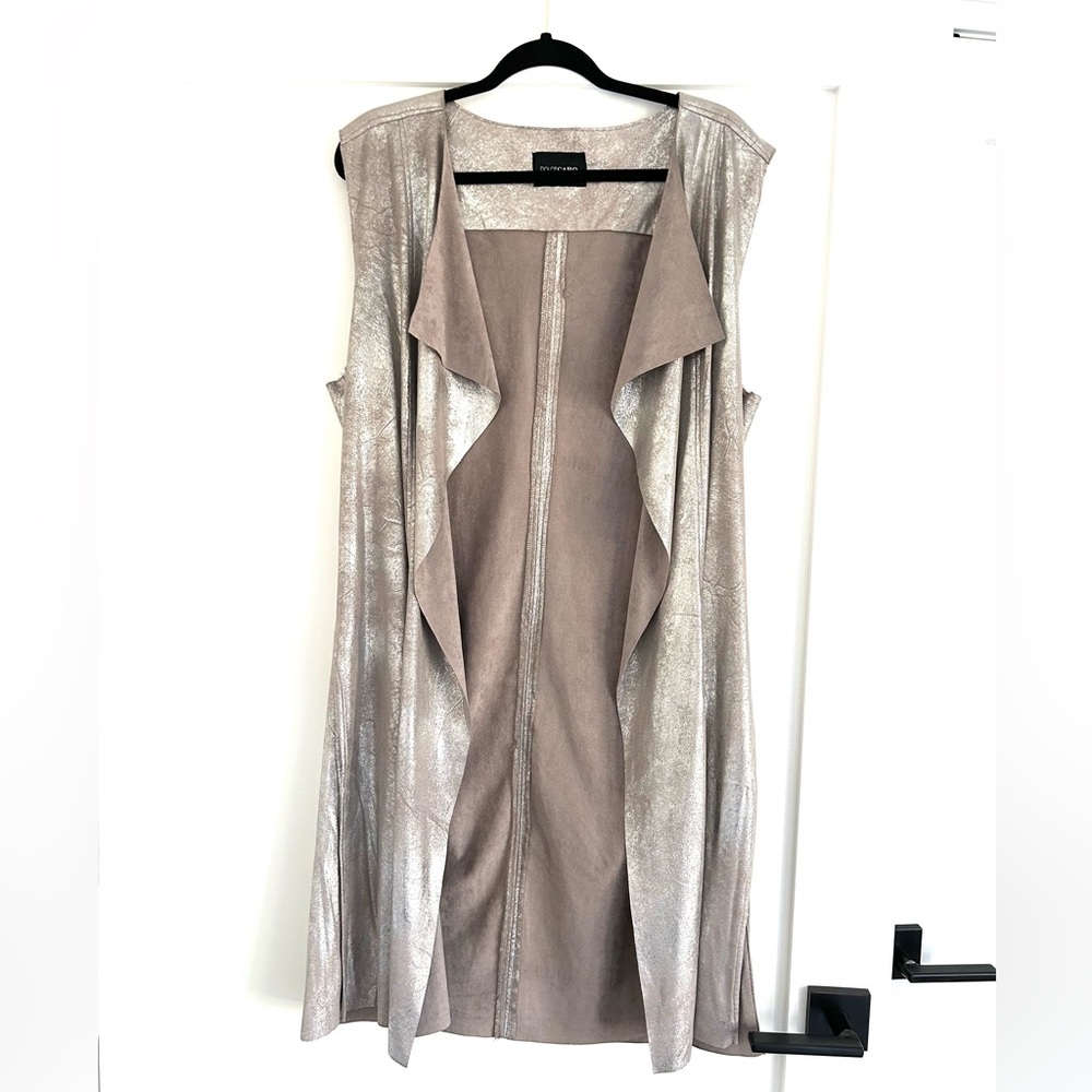 Dolce Cabo Metallic Flow Lapel Mid Length Sleeveless Vest Size L